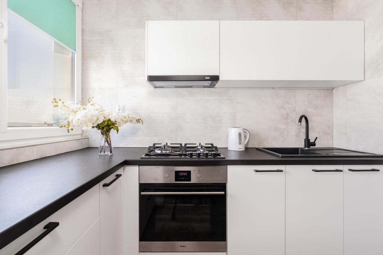 Stylish Apartment Near Wroclavia For 4 Guests By Noclegi Renters Wrocław Buitenkant foto