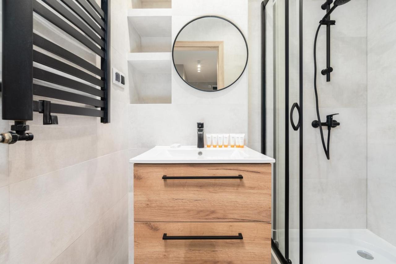 Stylish Apartment Near Wroclavia For 4 Guests By Noclegi Renters Wrocław Buitenkant foto